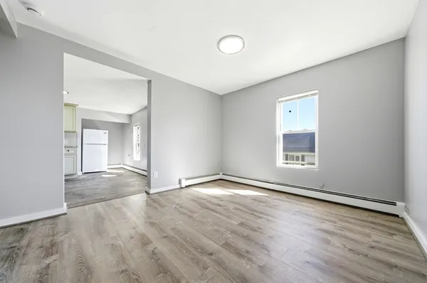 $2,100 | 29-31 Auburn Street, Unit 2R, Everett, MA 02149