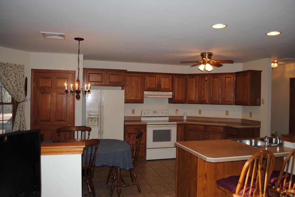 51 Old Worcester Road Webster, MA 01570 - Photo 9 of 36 Gallery Image 9