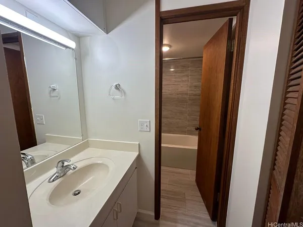 $2,300 | 1505 Alexander Street, Unit 1101, Honolulu, HI 96822