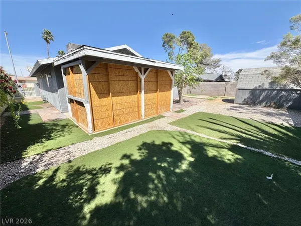 $1,875 | 6323 Silverfield Drive, Las Vegas, NV 89103