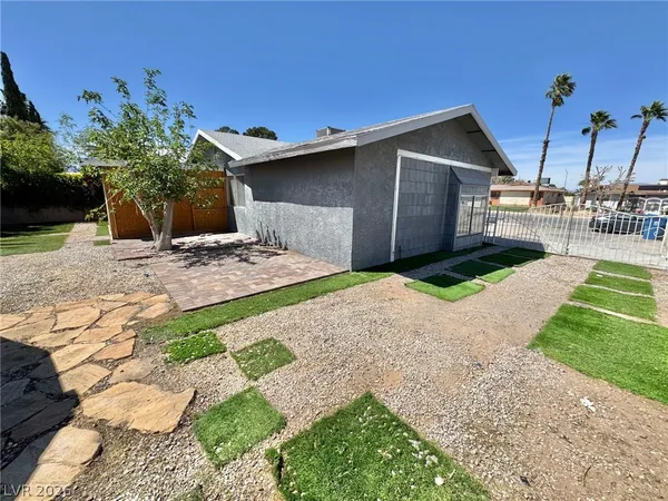 $1,875 | 6323 Silverfield Drive, Las Vegas, NV 89103