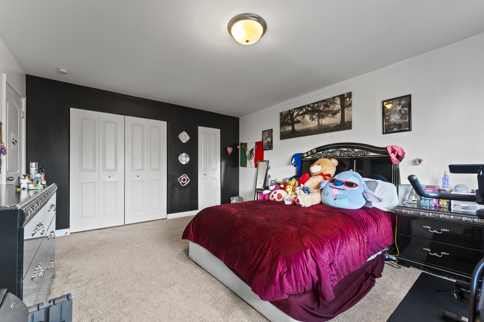 4623 North Chester Avenue, Unit 410 Chicago, IL 60656 - Photo 16 of 20 a bedroom with bed and a window