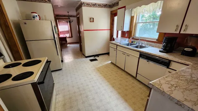 $185,000 | 28 Eastland Avenue, Millinocket, ME 04462