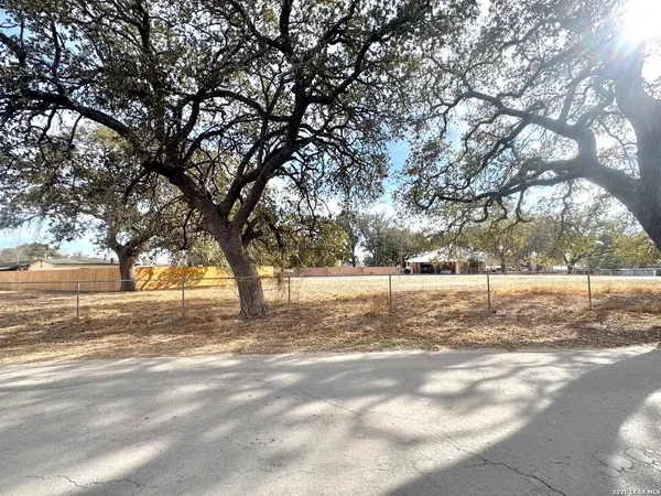 $47,500 | 0 Washington, Devine, TX 78016