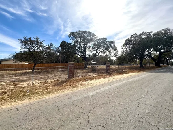 $47,500 | 0 Washington, Devine, TX 78016