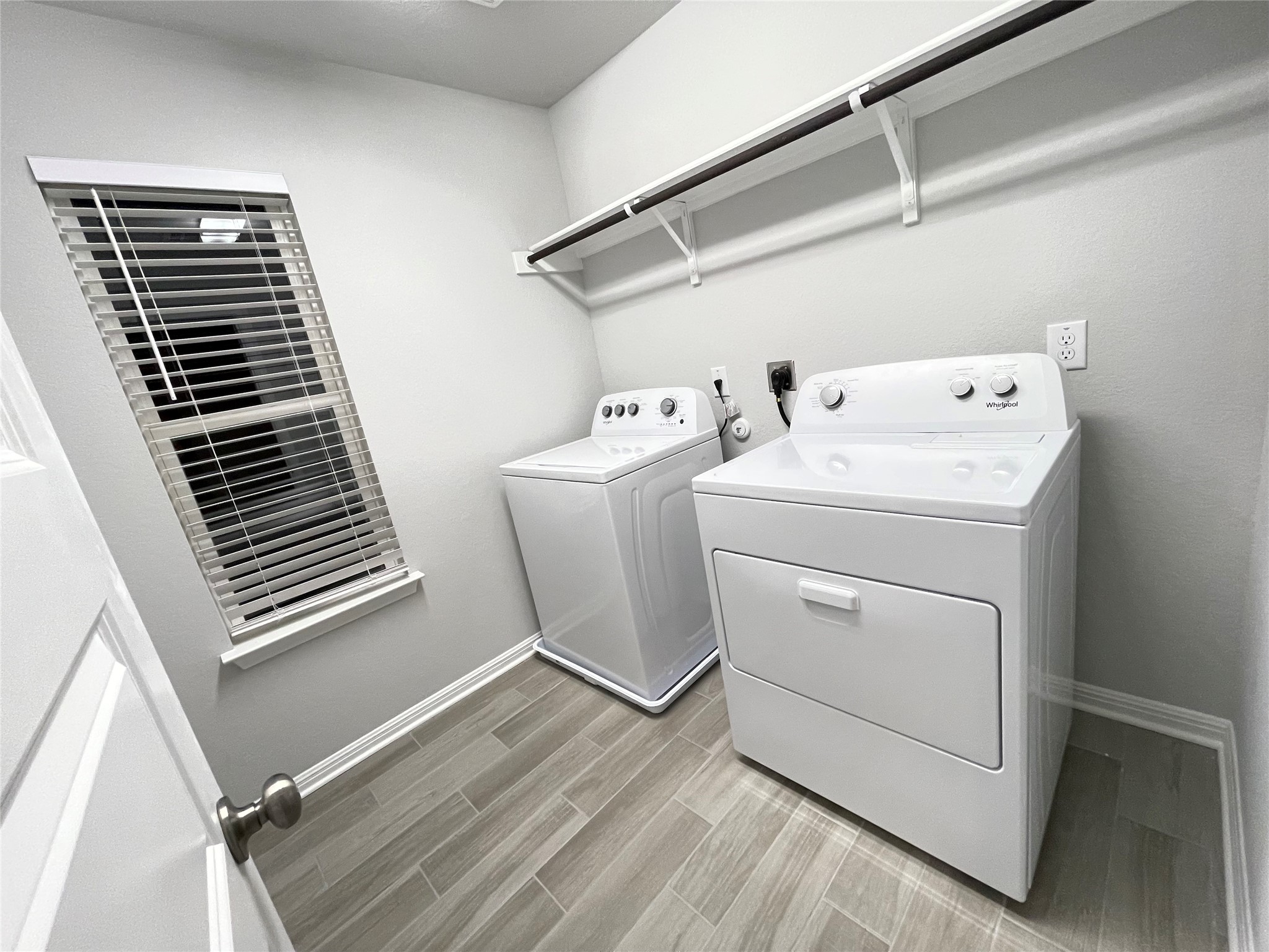 316 Mclintock Road Jarrell, TX 76537 - Photo 20 of 40 a utility room with dryer and washer