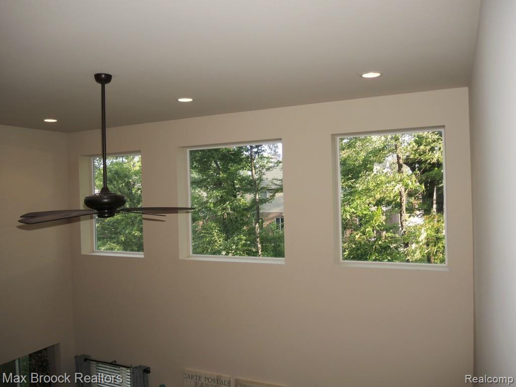 3346 Hazelton Avenue Rochester, MI 48307 - Photo 13 of 33 FAMILY ROOM WINDOWS-CEILING HEIGHT
