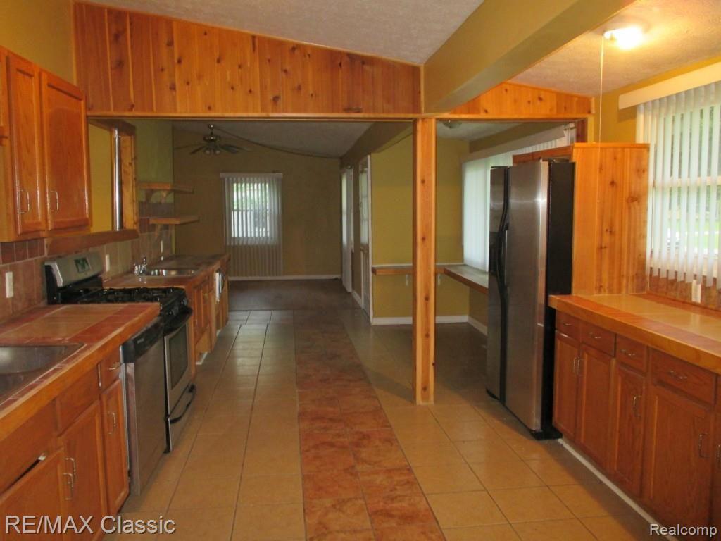 1185 Delta Road Walled Lake, MI 48390 - Photo 23 of 42 IMG_1837.jpg
