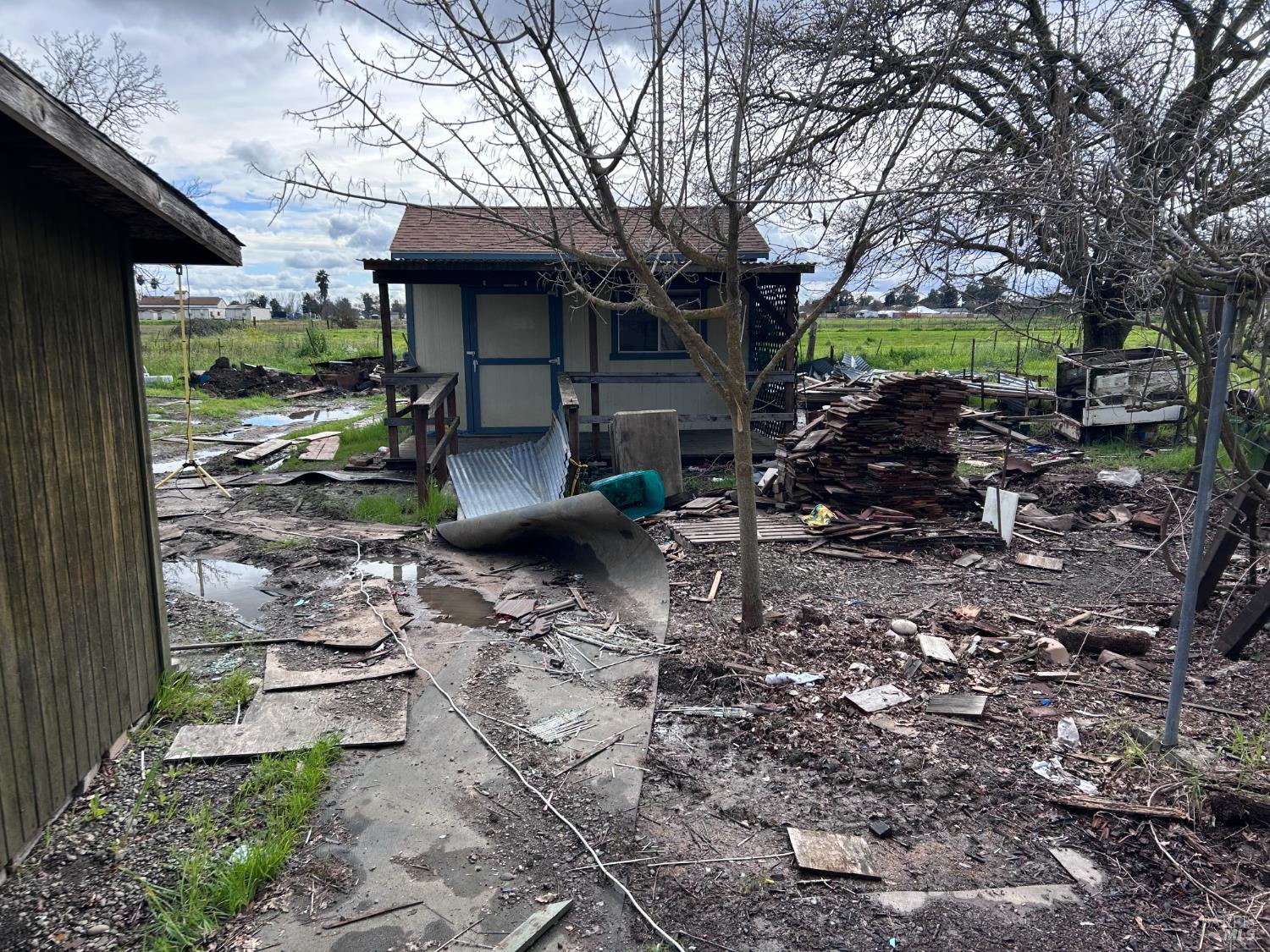 1005 Poplar Road Vacaville, CA 95687 - Photo 8 of 17 a front view of a house with garden