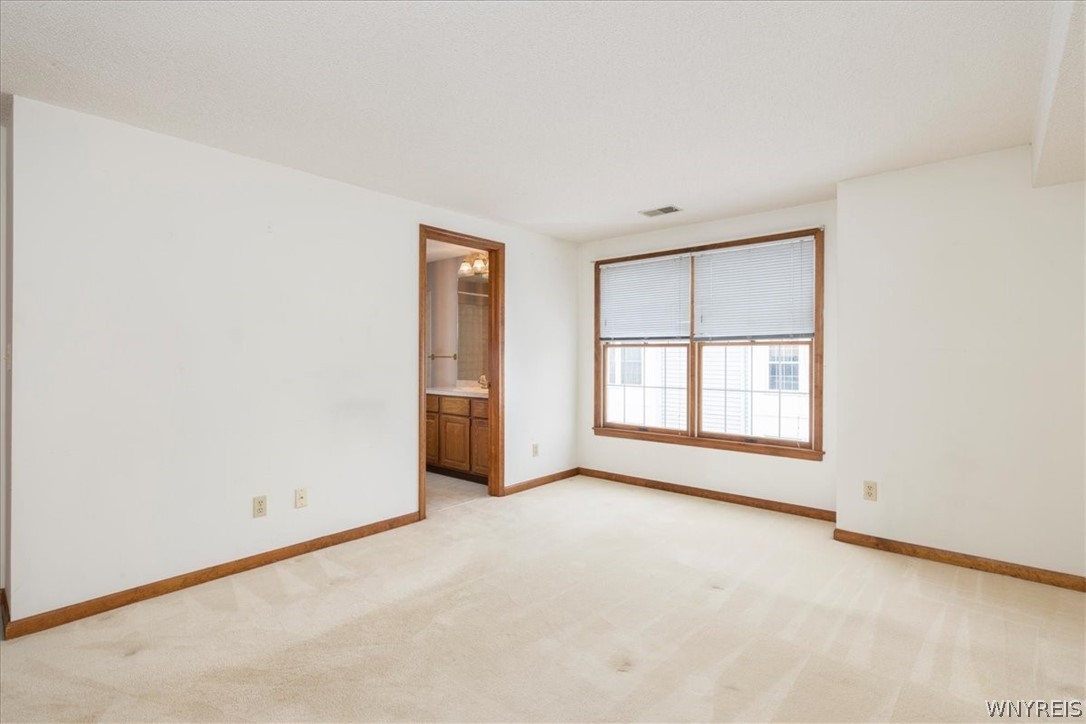 610 Youngs Road, Unit H Amherst, NY 14221 - Photo 12 of 19 Nice neutral palette is perfect for any decor.