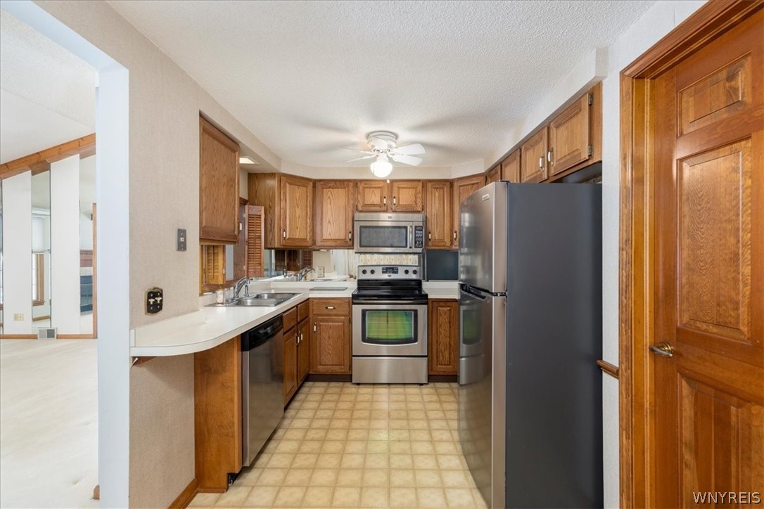 610 Youngs Road, Unit H Amherst, NY 14221 - Photo 6 of 19 Stainless steel appliances stay! Refrigerator is b
