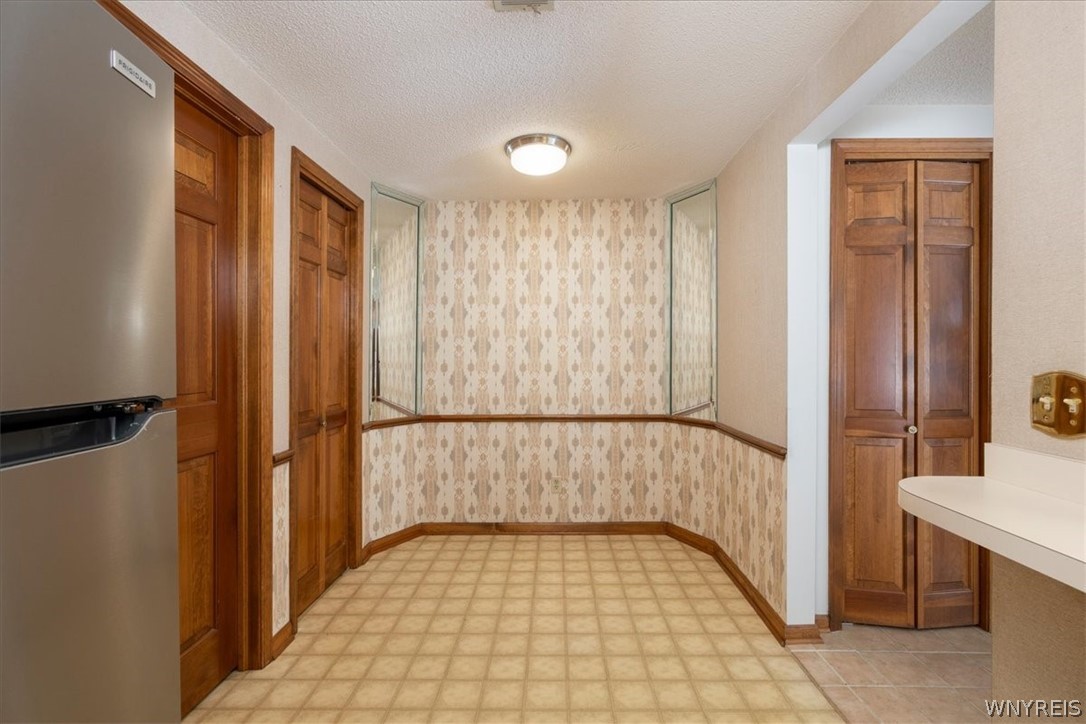 610 Youngs Road, Unit H Amherst, NY 14221 - Photo 10 of 19 Eating area in the Kitchen.