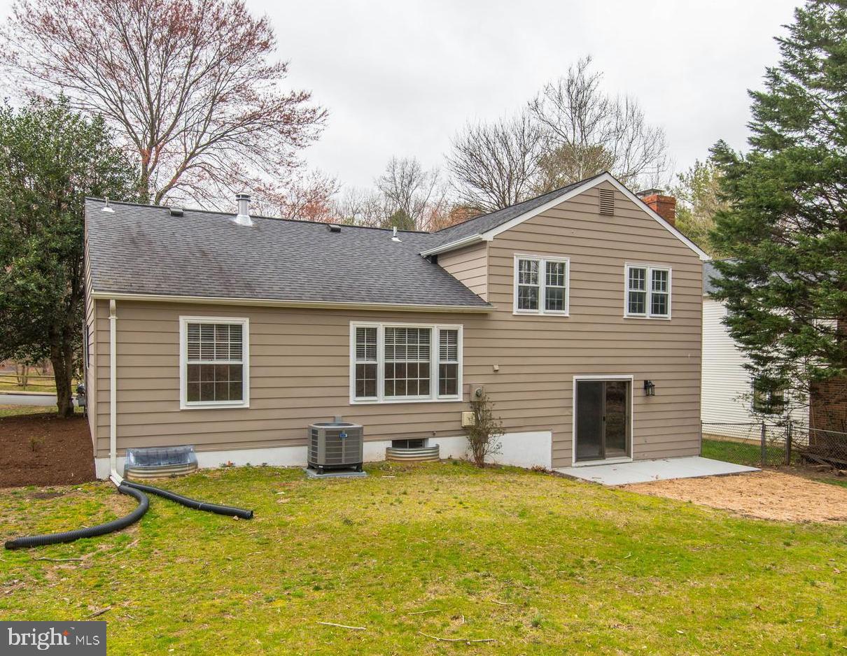 9348 Tovito Drive Fairfax, VA 22031 - Photo 11 of 31 Partly fenced yard