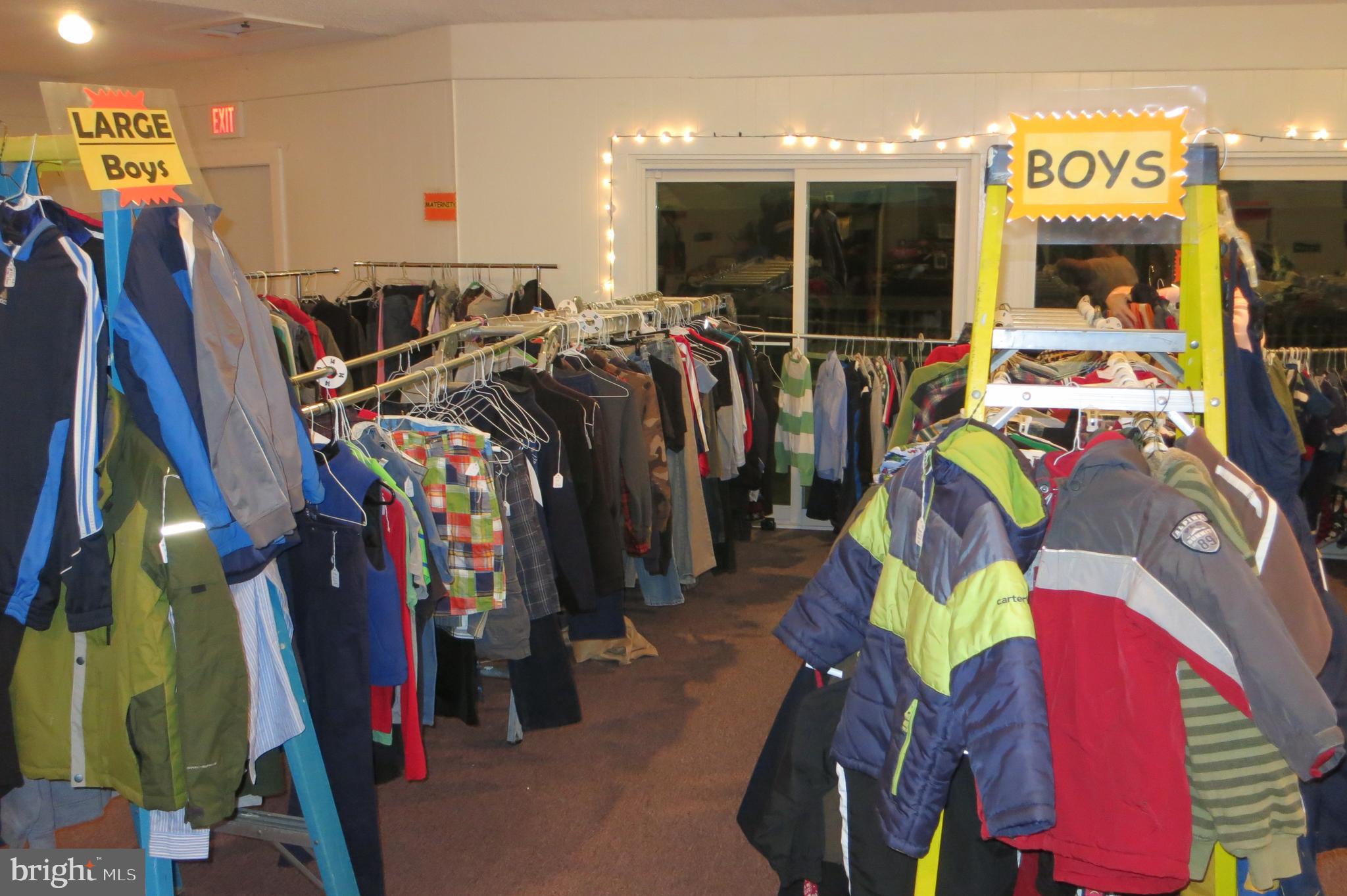 9348 Tovito Drive Fairfax, VA 22031 - Photo 28 of 31 Moms sale at the swim club. Very organized.