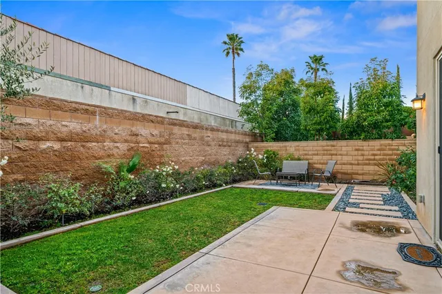 a view of a back yard of the house