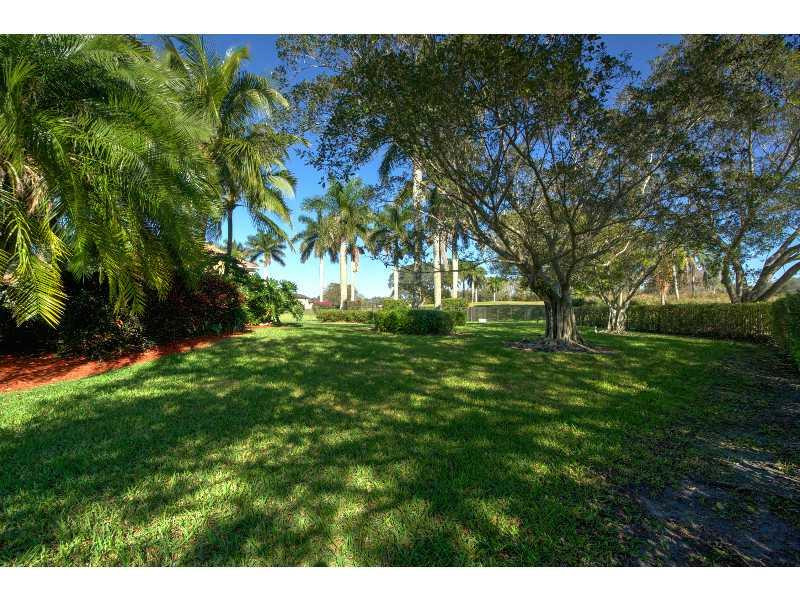 2676 Riviera Court Weston, FL 33332 - Photo 14 of 35 Yard/Garden