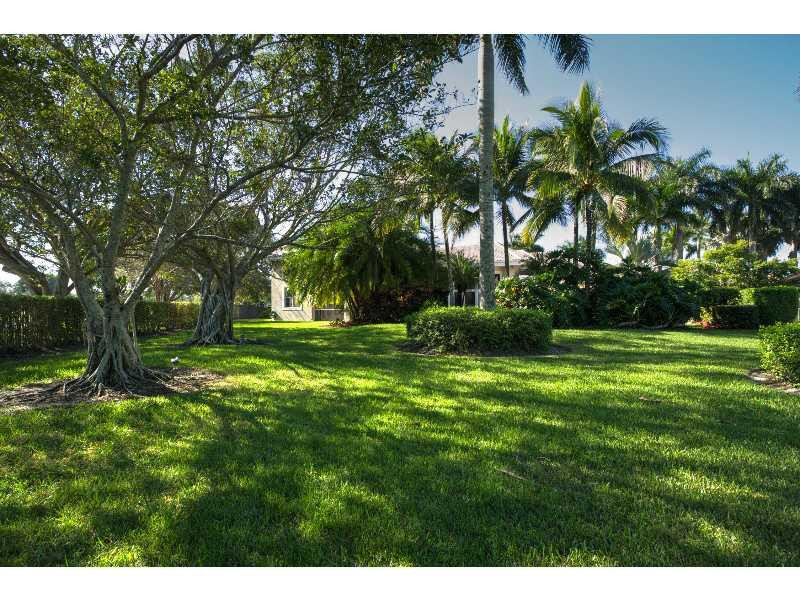 2676 Riviera Court Weston, FL 33332 - Photo 17 of 35 Yard/Garden