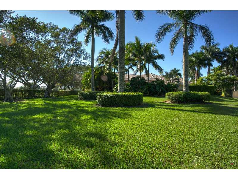 2676 Riviera Court Weston, FL 33332 - Photo 18 of 35 Yard/Garden