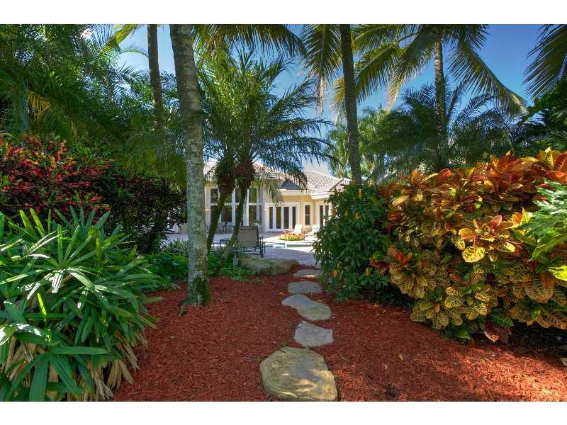 2676 Riviera Court Weston, FL 33332 - Photo 19 of 35 Yard/Garden