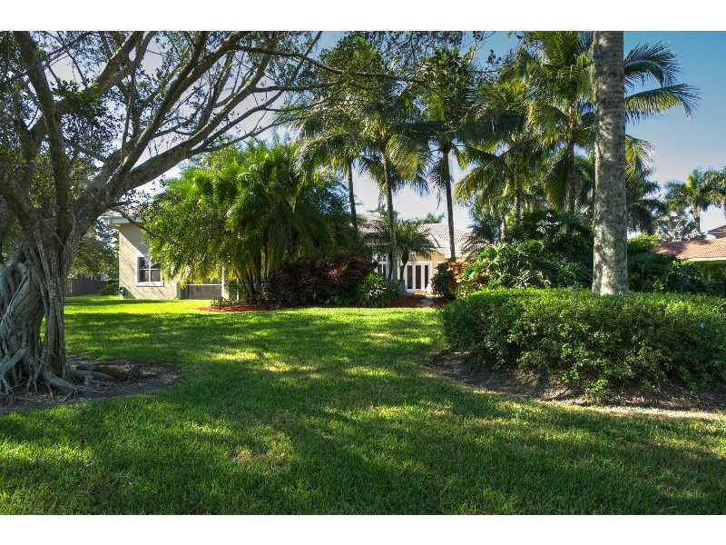 2676 Riviera Court Weston, FL 33332 - Photo 24 of 35 Yard/Garden