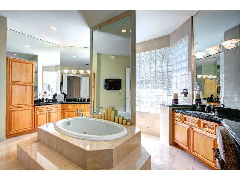 2676 Riviera Court Weston, FL 33332 - Photo 27 of 35 Master Bath/Spa