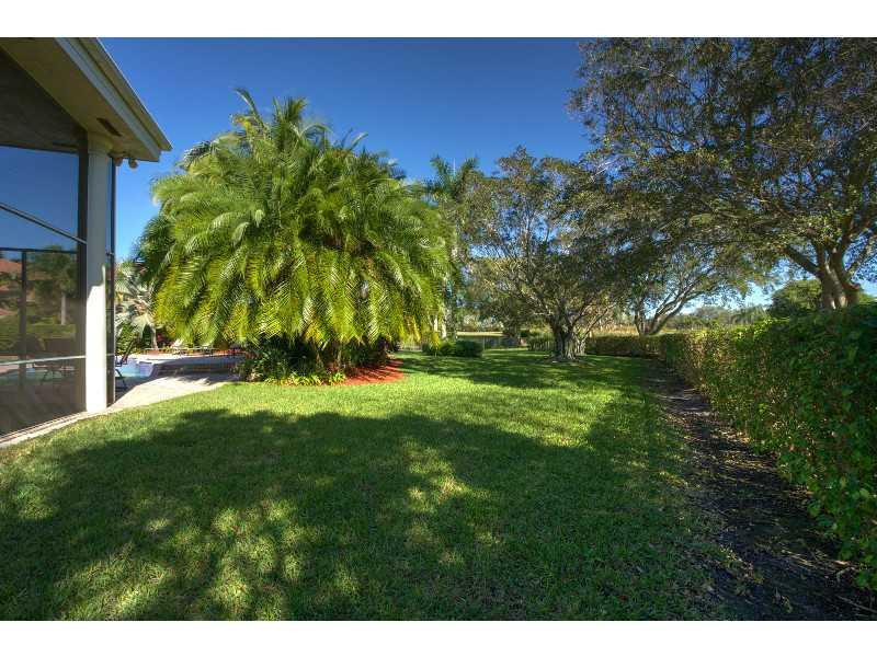 2676 Riviera Court Weston, FL 33332 - Photo 33 of 35 Yard/Garden