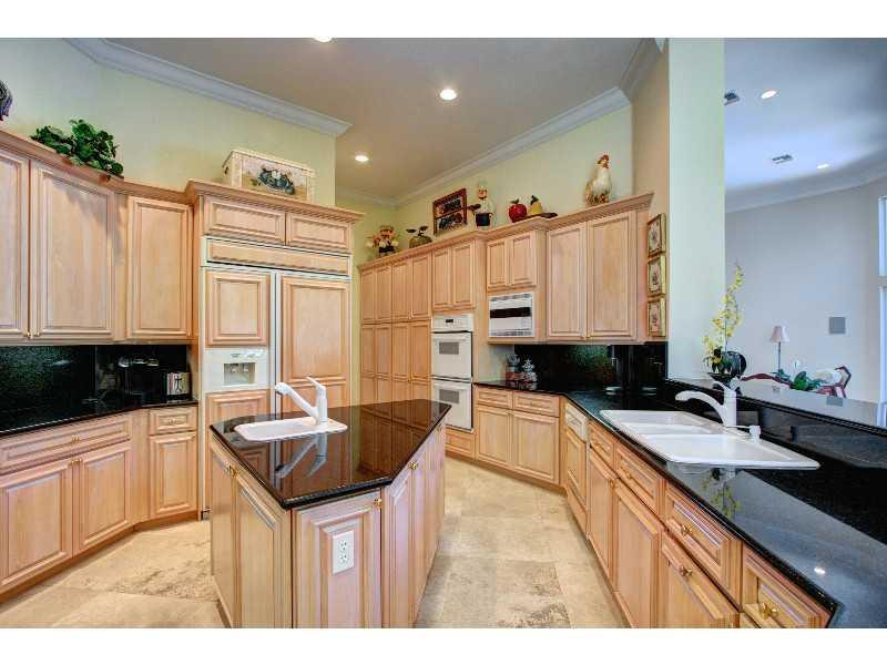 2676 Riviera Court Weston, FL 33332 - Photo 9 of 35 Kitchen