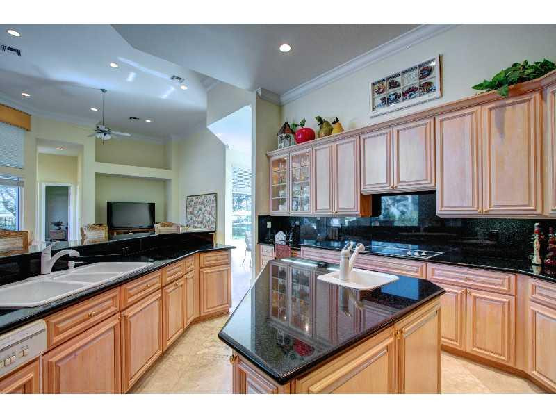2676 Riviera Court Weston, FL 33332 - Photo 10 of 35 Kitchen