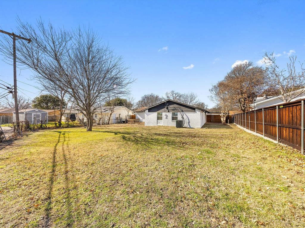 4013 Oleander Trail Mesquite, TX 75150 - Photo 27 of 28 Fenced backyard featuring a residential view