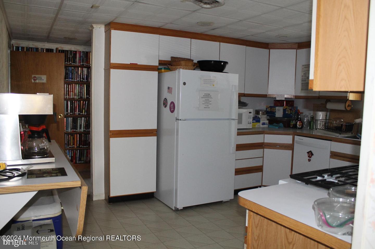22 Cranberry Road, Unit 13A Manahawkin, NJ 08050 - Photo 20 of 22 22 cranberry clubhouse kitchen