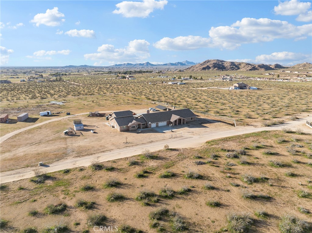 13850 Night Shade Road Apple Valley, CA 92307 - Photo 12 of 73