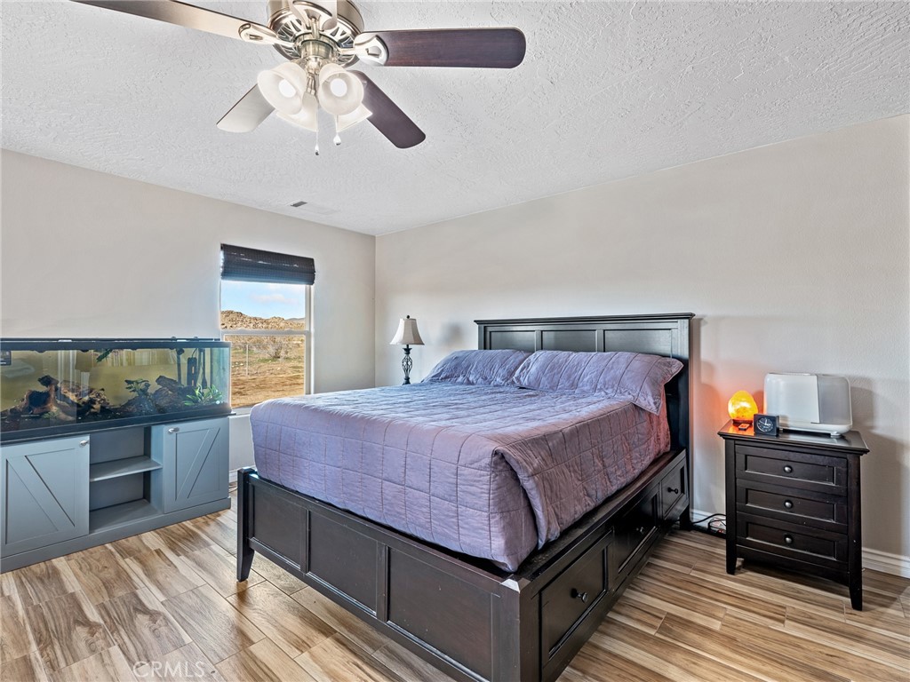 13850 Night Shade Road Apple Valley, CA 92307 - Photo 41 of 73 Master suite
