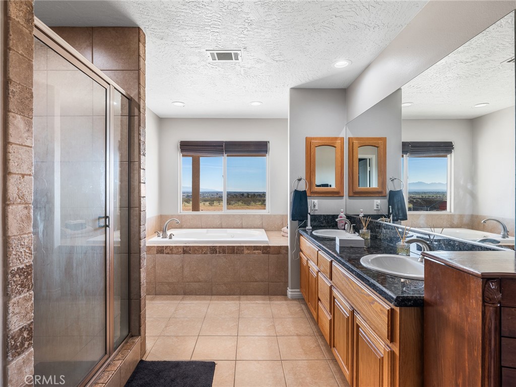 13850 Night Shade Road Apple Valley, CA 92307 - Photo 45 of 73 Master Bathroom