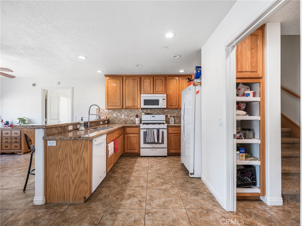 13850 Night Shade Road Apple Valley, CA 92307 - Photo 53 of 73