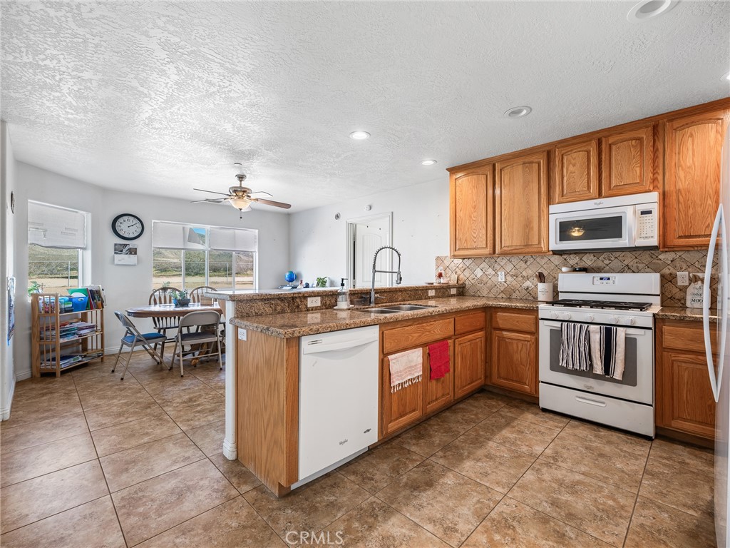 13850 Night Shade Road Apple Valley, CA 92307 - Photo 54 of 73