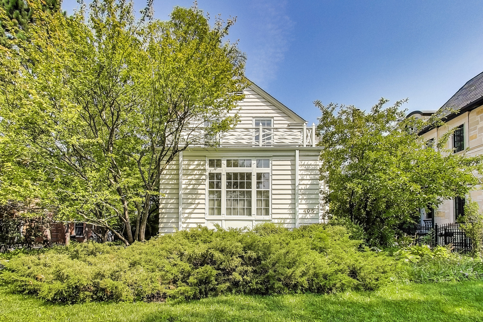 405 North Ashland Avenue Park Ridge, IL 60068 - Photo 1 of 30 front view of a house with a yard
