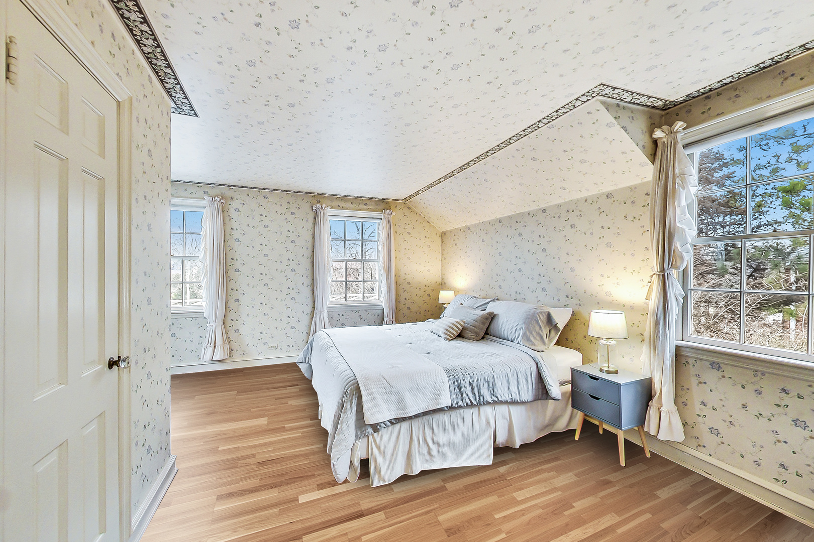 405 North Ashland Avenue Park Ridge, IL 60068 - Photo 19 of 30 a bedroom with a bed and a window