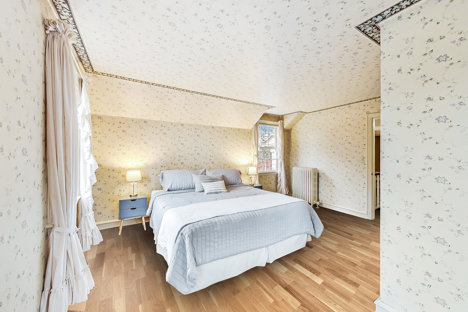 405 North Ashland Avenue Park Ridge, IL 60068 - Photo 20 of 30 a bedroom with a bed and a table