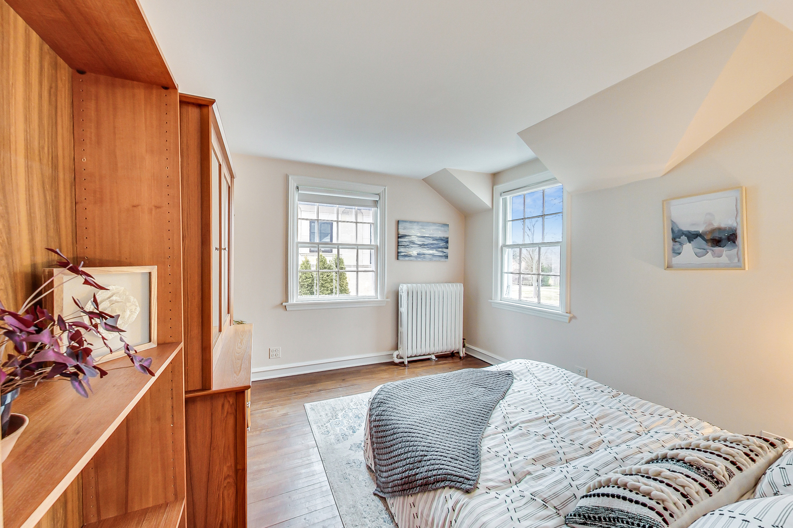 405 North Ashland Avenue Park Ridge, IL 60068 - Photo 22 of 30 a bedroom with a bed and a window
