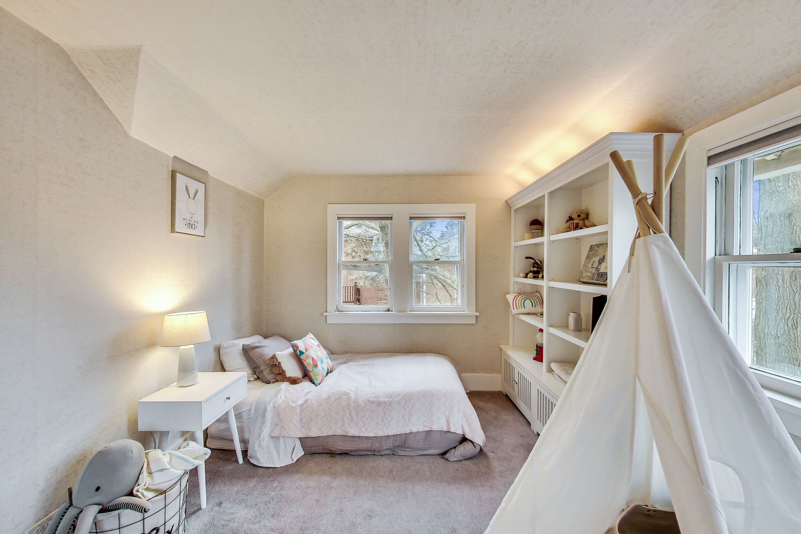 405 North Ashland Avenue Park Ridge, IL 60068 - Photo 24 of 30 a spacious bedroom with a bed and a window