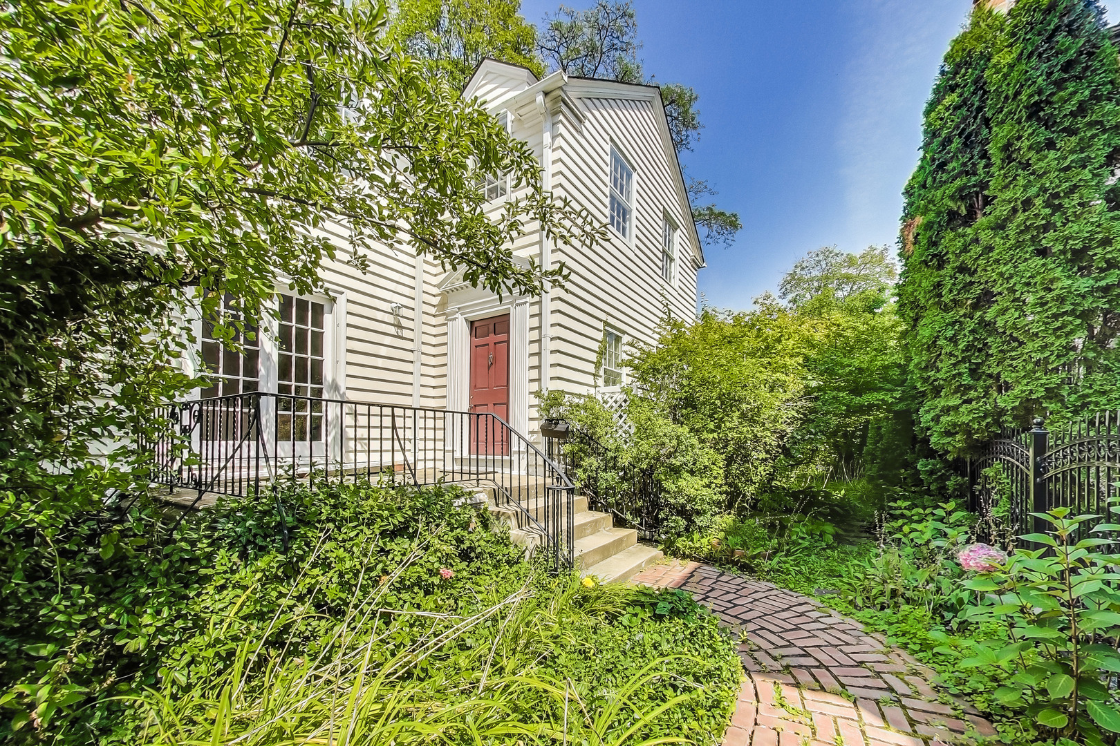 405 North Ashland Avenue Park Ridge, IL 60068 - Photo 4 of 30 a plant is in front of a house