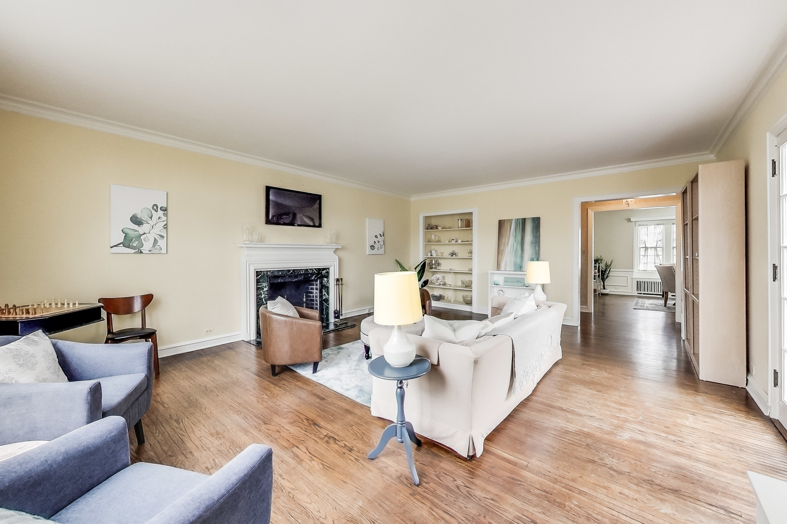 405 North Ashland Avenue Park Ridge, IL 60068 - Photo 10 of 30 a living room with furniture and a fireplace
