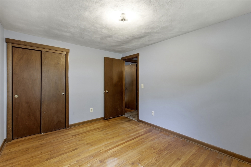 64 Tioga Street Springfield, MA 01128 - Photo 19 of 27