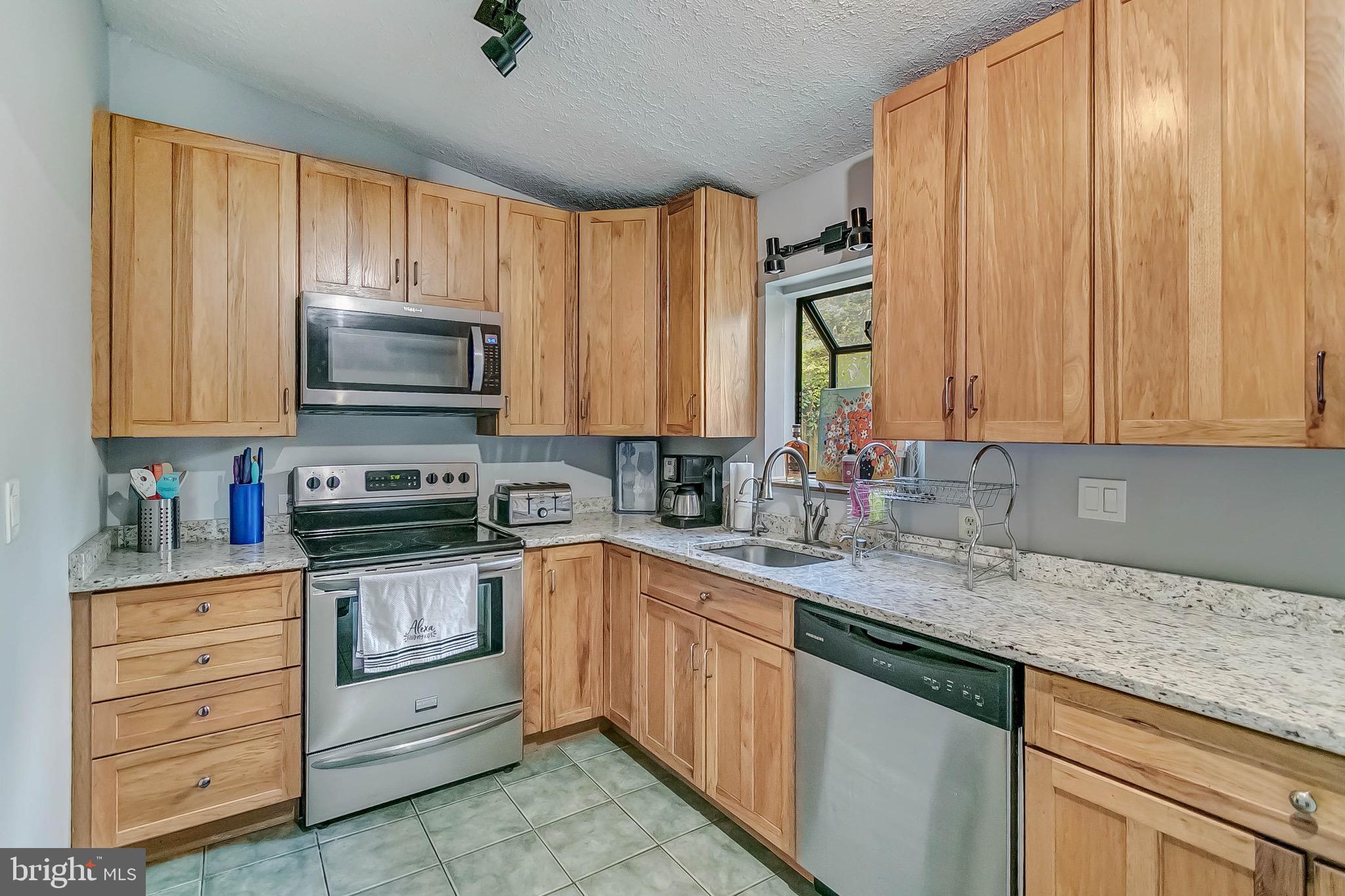 327 Dorchester Road Pasadena, MD 21122 - Photo 5 of 51 Gallery Image 5