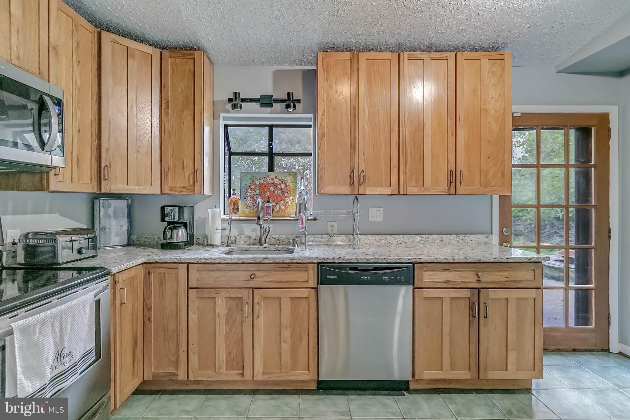 327 Dorchester Road Pasadena, MD 21122 - Photo 6 of 51 Gallery Image 6