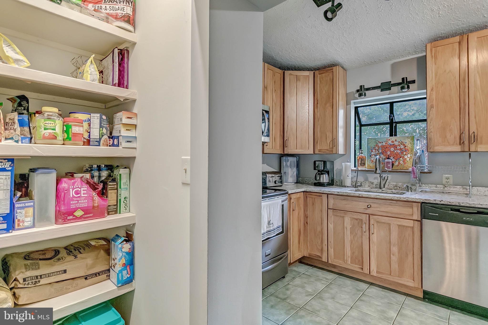 327 Dorchester Road Pasadena, MD 21122 - Photo 8 of 51 Gallery Image 8