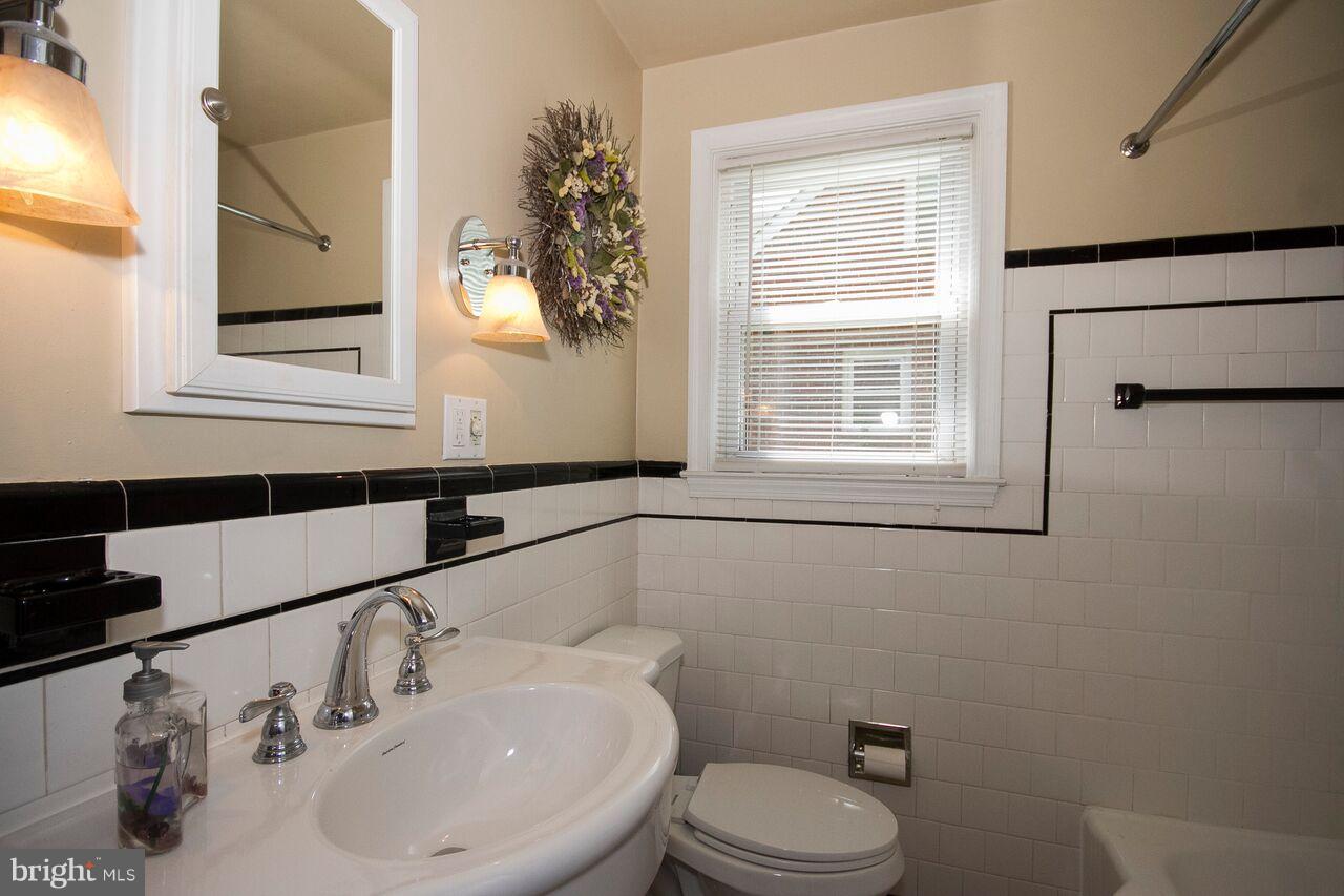 58 Dungarrie Road Baltimore, MD 21228 - Photo 16 of 30 Main level full bath