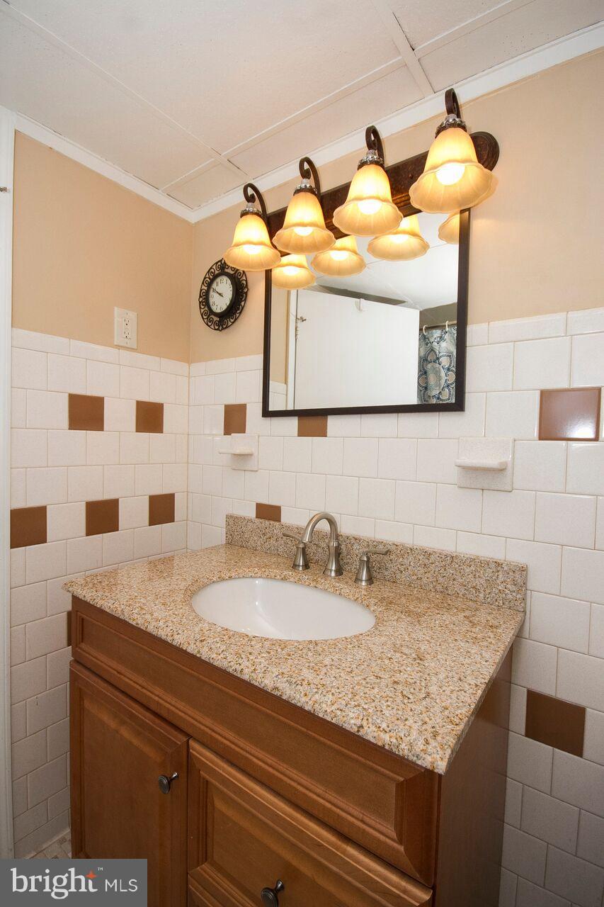 58 Dungarrie Road Baltimore, MD 21228 - Photo 23 of 30 Upper level full bath