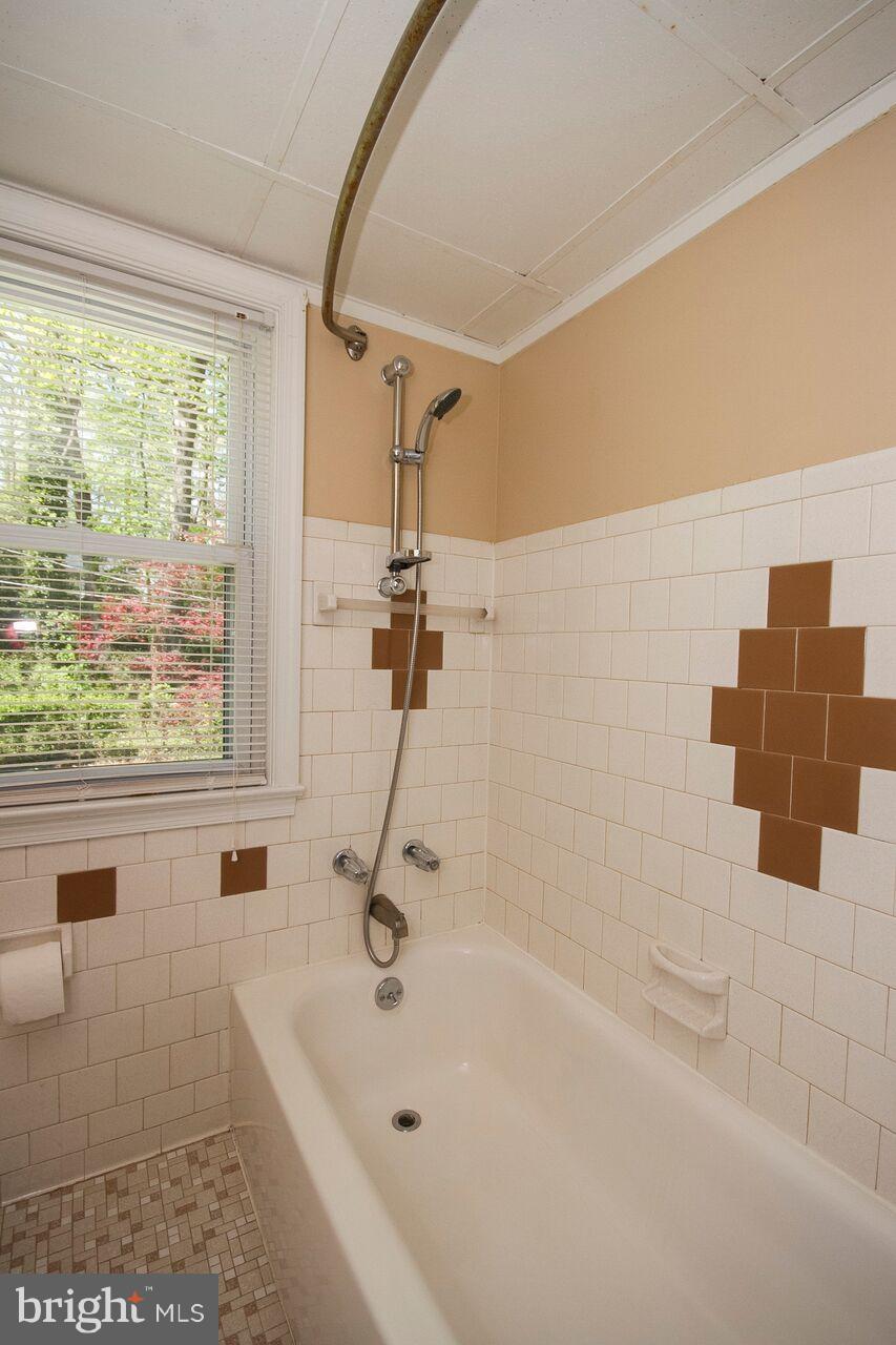 58 Dungarrie Road Baltimore, MD 21228 - Photo 24 of 30 Bath