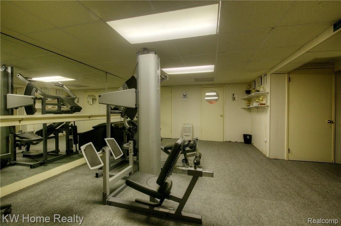 27135 Harvard Road Southfield, MI 48076 - Photo 27 of 29 930A4691_2_3.jpg